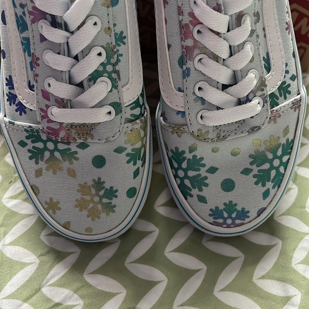 Snowflake vans - Picture 4 of 7